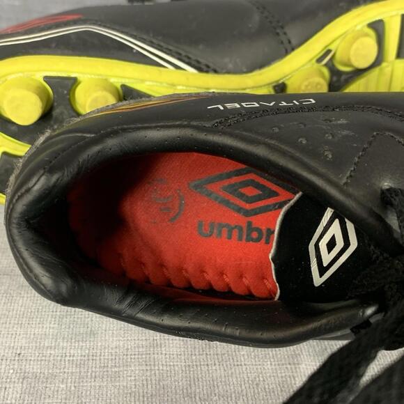 Umbro Junior Citadel Black Soccer Cleats Shoes Kids Size 10 - Picture 7 of 9